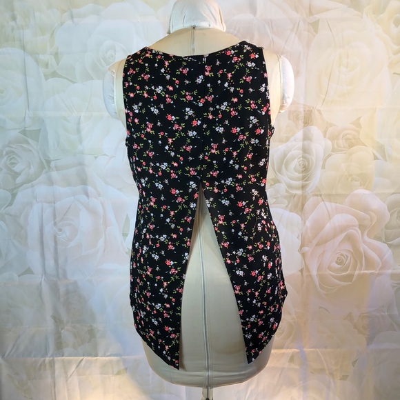 Express Top Sleeveless Split Shirttail Black Floral Medium - Picture 2 of 7